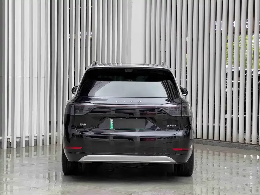 AITO M9 Wenjie M9 2025 Extended Range Ultra Edition 52kWh 6-Seat Version (192-line LiDAR) 2026 — миниатюра 2