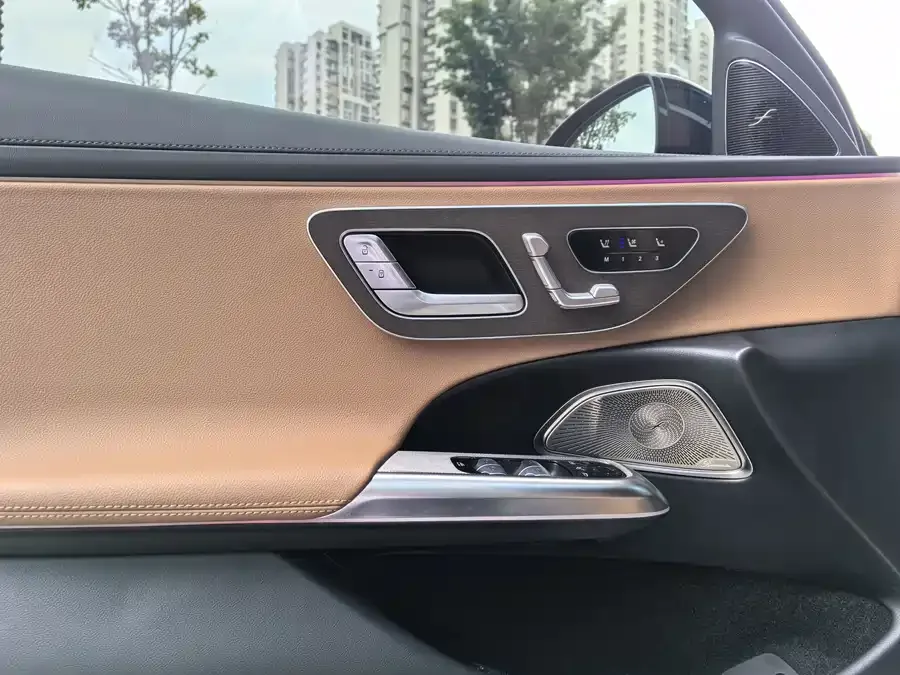 Mercedes-Benz E-Class Mercedes-Benz E-Class 2024 facelift E 300 L Luxury Edition 2024 — миниатюра 3