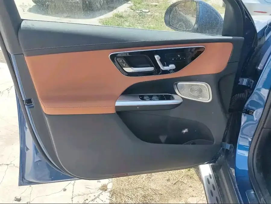 Mercedes-Benz GLC-Class Mercedes-Benz GLC 2023 GLC 300 L 4MATIC luxury 7-seater 2023 — миниатюра 3