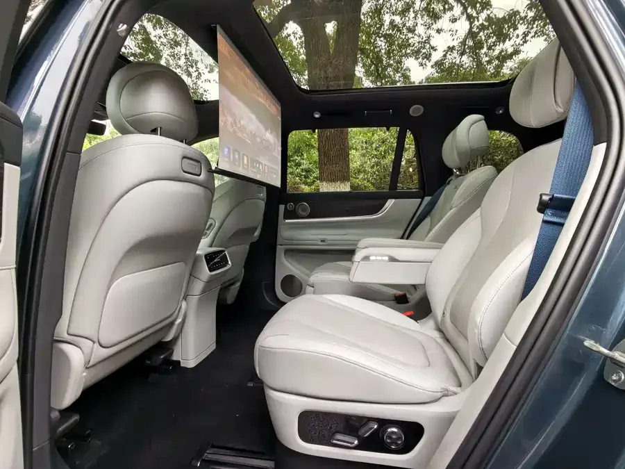 AITO M9 M9 2024 Extended Range Ultra Edition 42kWh 6-seater Edition 2024 — миниатюра 2