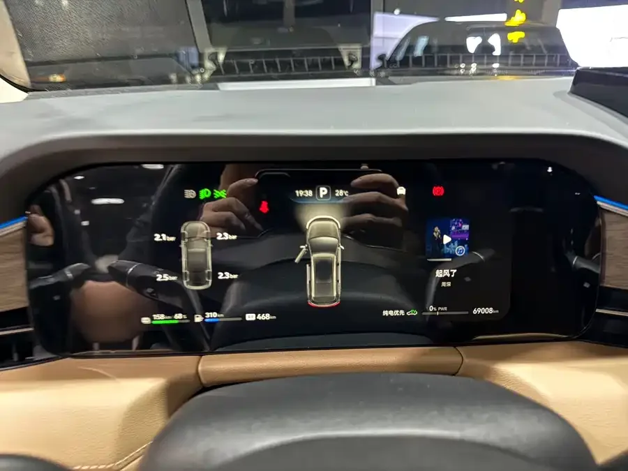 AITO M7 QM7 2022 1.5T 4WD Luxury Edition 2022 — миниатюра 5