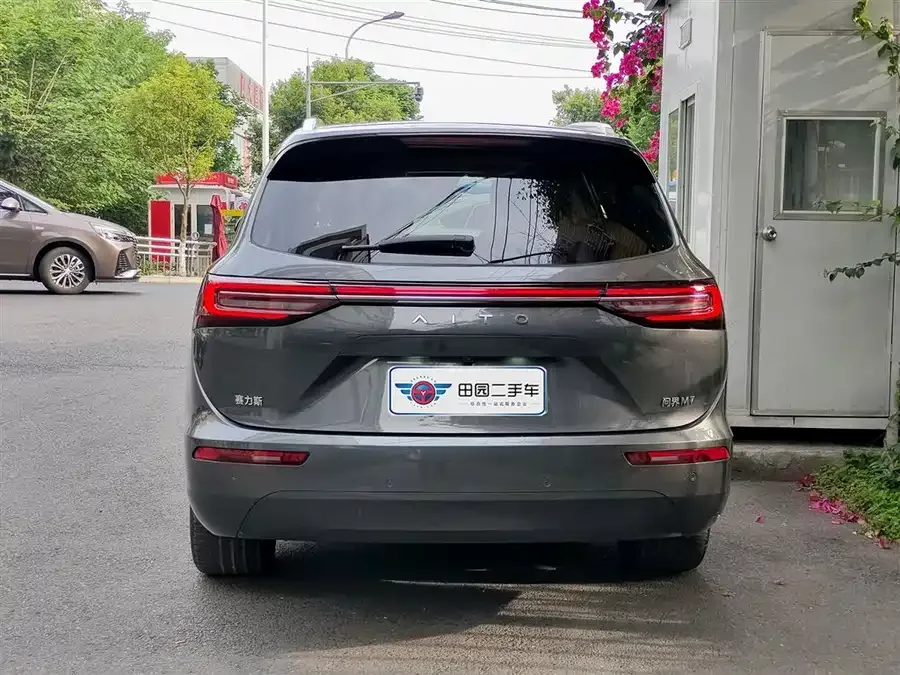 AITO M7 QM7 2022 1.5T 4WD Luxury Edition 2023 — миниатюра 2