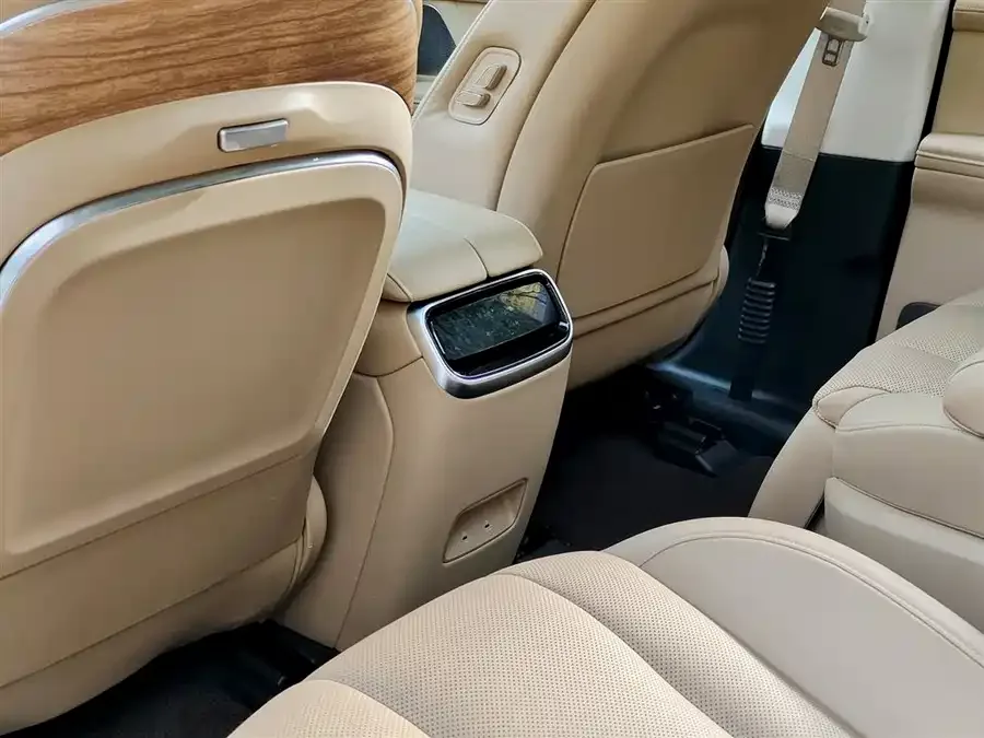 AITO M7 QM7 2022 1.5T 4WD Luxury Edition 2023 — миниатюра 3
