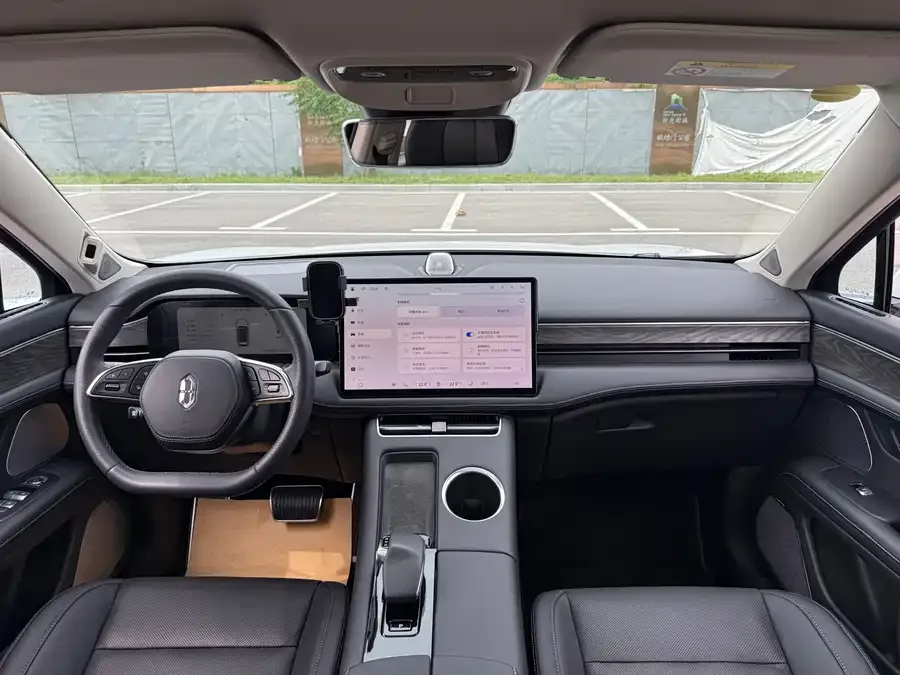 AITO M5 M5 2022 Extended Range 4WD Performance Edition 2022 — миниатюра 3