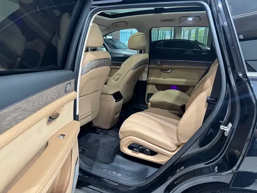 AITO M7 QM7 2022 1.5T 4WD Luxury Edition 2022 — миниатюра 3
