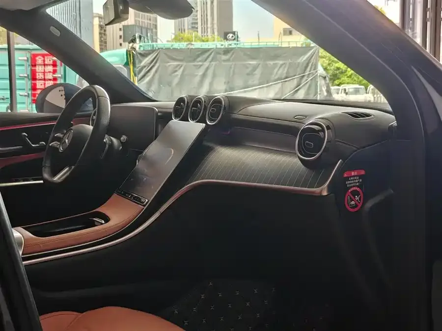 Mercedes-Benz GLC-Class Mercedes-Benz GLC 2023 GLC 260 L 4MATIC luxury 5-seater 2023 — миниатюра 3