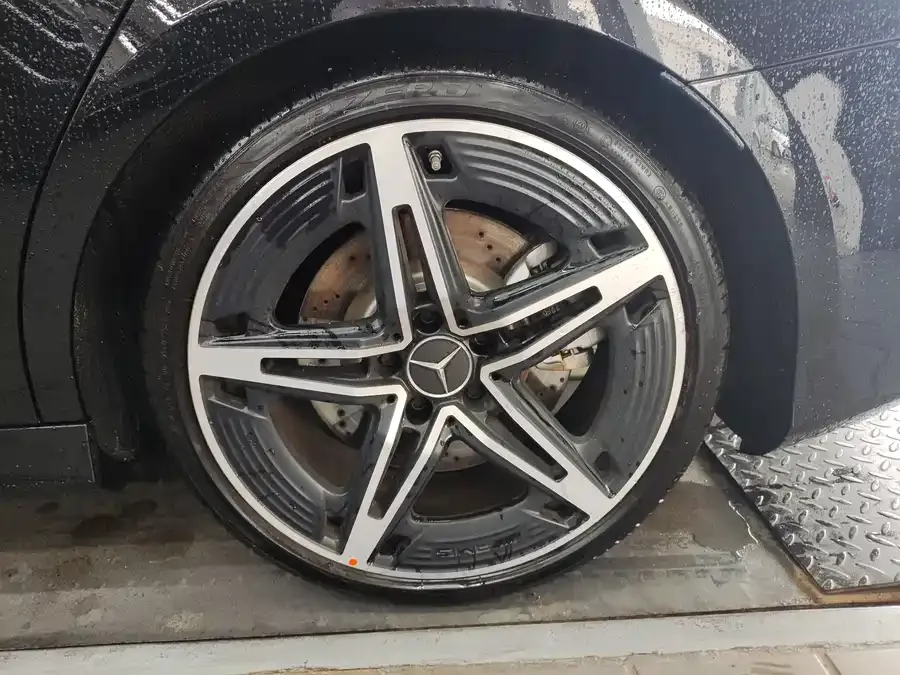 Mercedes-Benz A-Class AMG Mercedes-Benz A-Class AMG 2025 AMG A 35 L 4MATIC 2025 — миниатюра 2