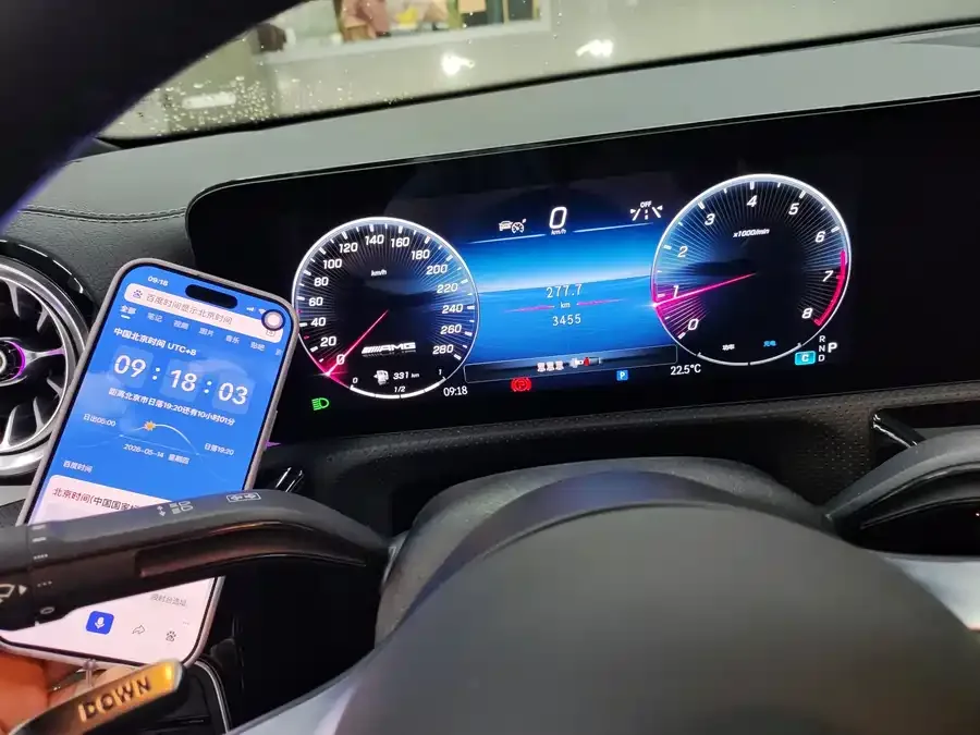 Mercedes-Benz A-Class AMG Mercedes-Benz A-Class AMG 2025 AMG A 35 L 4MATIC 2025 — миниатюра 4