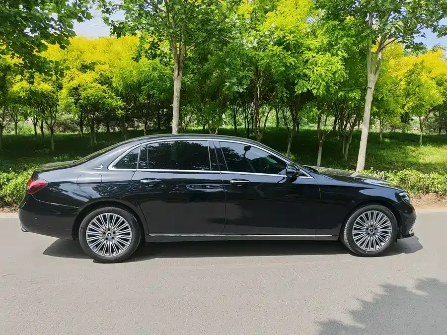 Mercedes-Benz E-Class Mercedes-Benz E-Class 2023 facelift E 300 L Luxury Edition 2023 — миниатюра 3