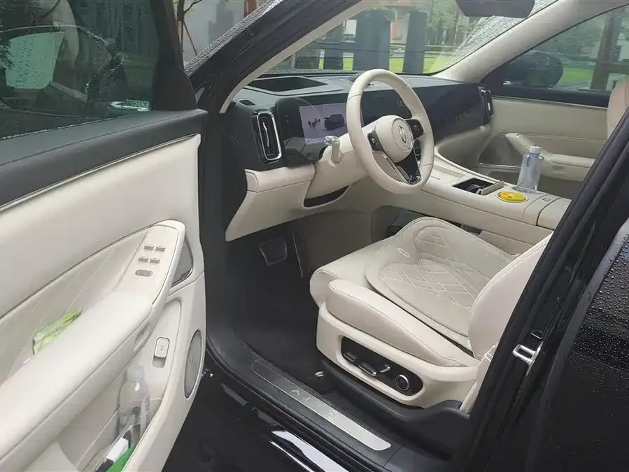 AITO M8 Wenjie M8 2025 Extended Range Ultra Edition 53.4kWh 5-Seat Version (192-line LiDAR) 2025 — миниатюра 3