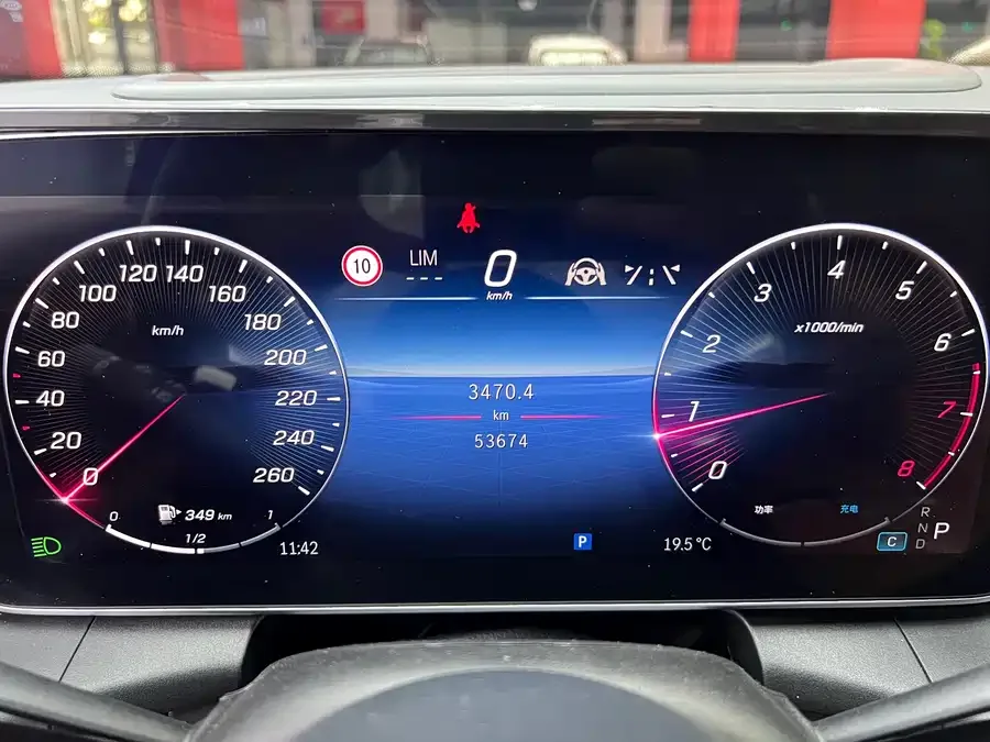 Mercedes-Benz GLC-Class Mercedes-Benz GLC 2023 GLC 260 L 4MATIC luxury 5-seater 2023 — миниатюра 2