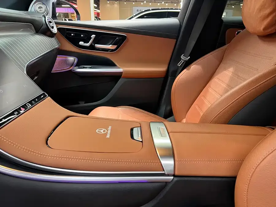 Mercedes-Benz GLC-Class Mercedes-Benz GLC 2023 GLC 260 L 4MATIC luxury 5-seater 2023 — миниатюра 3