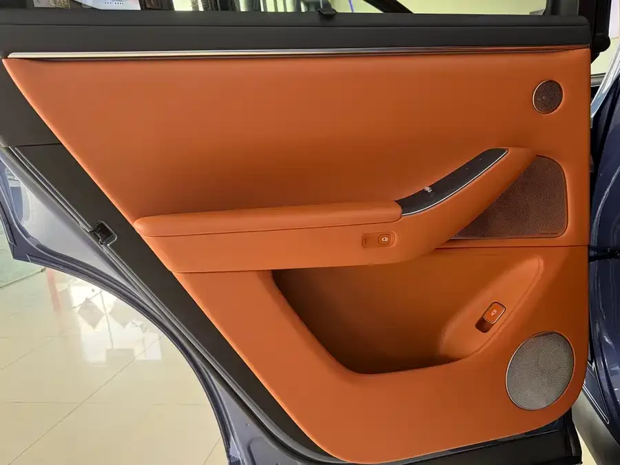 AITO M7 Wenjie M7 2026 Extended Range Ultra 4WD 5-Seater (192-line LiDAR) 2025 — миниатюра 3