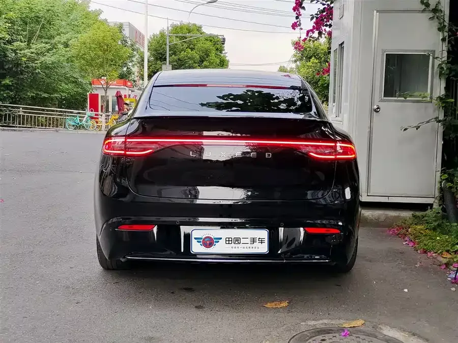 Smart world R7 Zhijie R7 2024 pure electric 802km Max 2025 — миниатюра 2