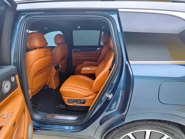 AITO M9 M9 2024 Extended Range Ultra Edition 42kWh 6-seater Edition 2024 — миниатюра 3