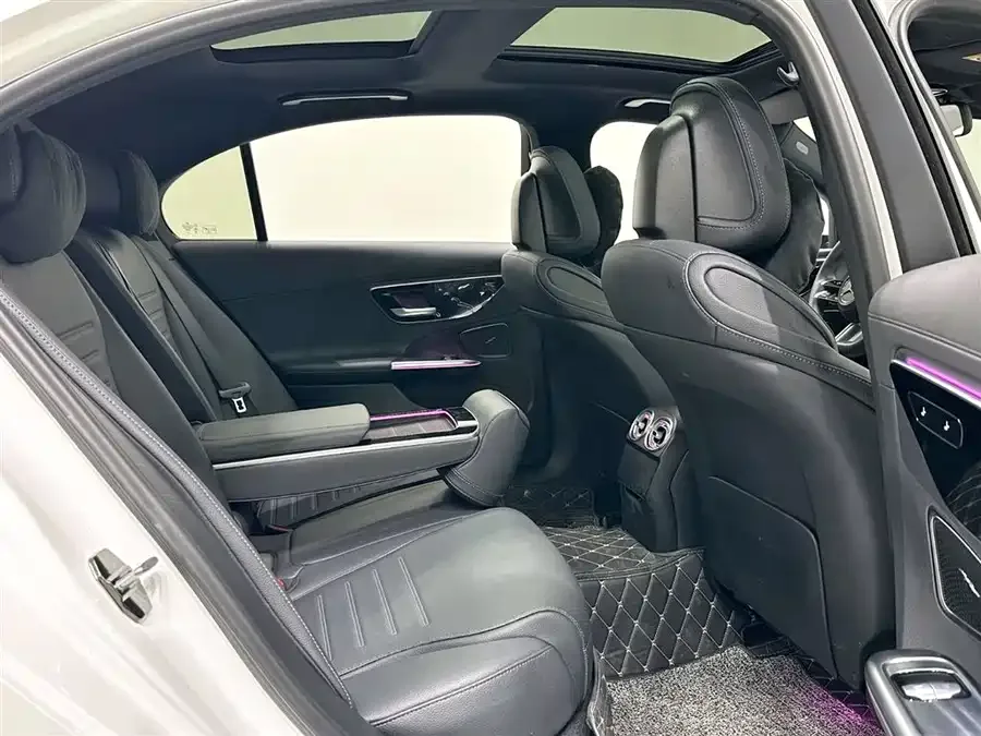 Mercedes-Benz Class C Mercedes-Benz C-Class 2024 facelift C 260 L sports version 2024 — миниатюра 3