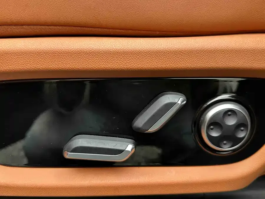 AITO M9 M9 2024 Extended Range Ultra Edition 52kWh 6-seater Edition 2024 — миниатюра 3