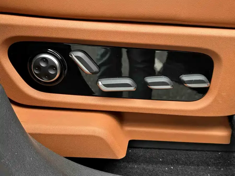AITO M9 M9 2024 Extended Range Ultra Edition 52kWh 6-seater Edition 2024 — миниатюра 4