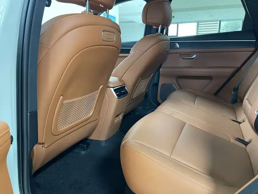 AITO M5 M5 2025 Extended Range Ultra 4WD Edition 2025 — миниатюра 5