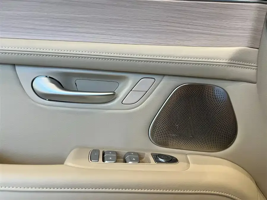 AITO M5 M5 2025 Extended Range Ultra 4WD Edition 2025 — миниатюра 5