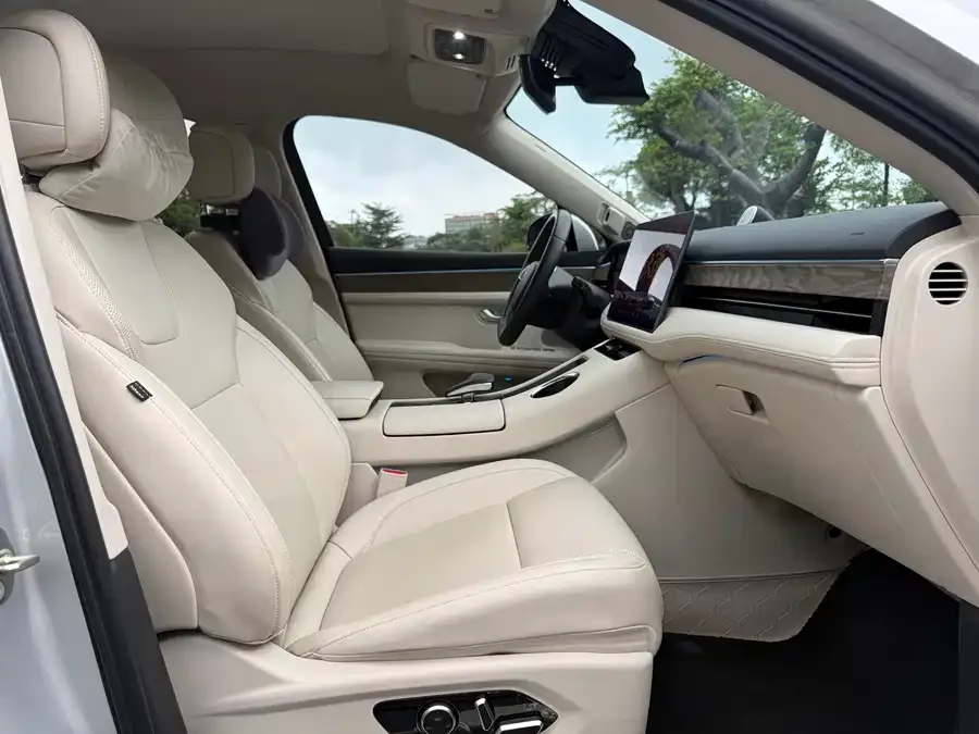AITO M5 M5 2022 Extended Range Rear-Drive Standard Edition 2022 — миниатюра 4