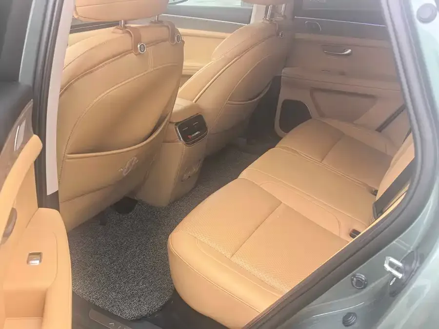 AITO M5 M5 2022 Extended Range Rear-Drive Standard Edition 2023 — миниатюра 4