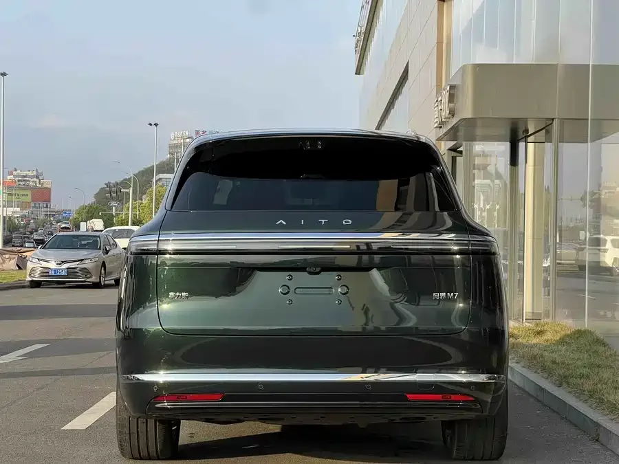 AITO M7 Wenjie M7 2026 Extended Range Max 4WD 6-Seater (192-line LiDAR) 2025 — миниатюра 2