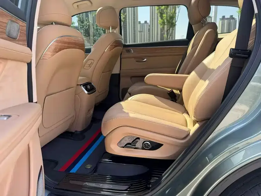 AITO M7 QM7 2022 1.5T 4WD Luxury Edition 2022 — миниатюра 2