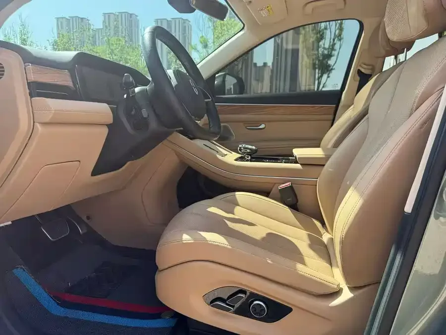 AITO M7 QM7 2022 1.5T 4WD Luxury Edition 2022 — миниатюра 4