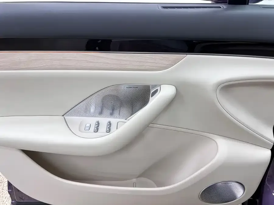 Smart world R7 Zhijie R7 2025 model with extended range of 331km Ultra 2025 — миниатюра 4