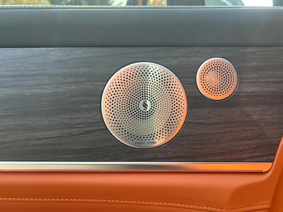 AITO M9 M9 2024 Extended Range Ultra Edition 42kWh 6-seater Edition 2024 — миниатюра 5