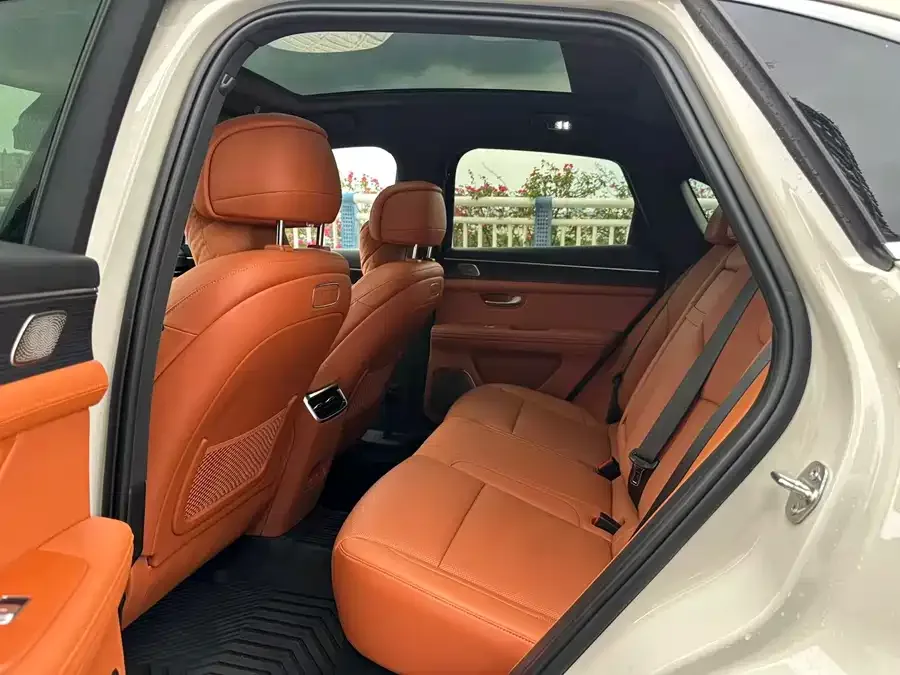 AITO M5 M5 2025 Extended Range Ultra 4WD Edition 2025 — миниатюра 4