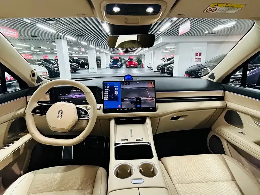 AITO M5 M5 2025 Extended Range Ultra 4WD Edition 2025 — миниатюра 3
