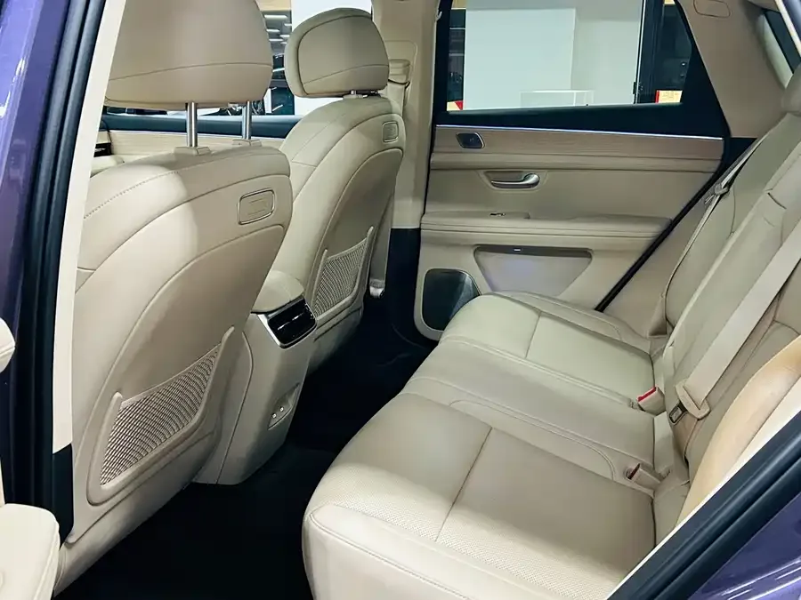 AITO M5 M5 2025 Extended Range Ultra 4WD Edition 2025 — миниатюра 5