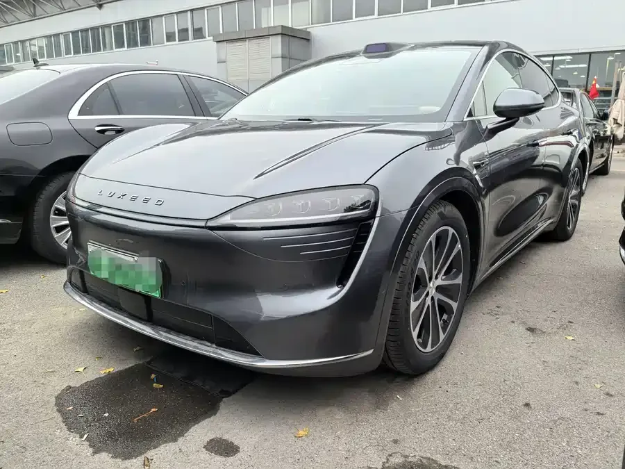 Smart world R7 Zhijie R7 2024 pure electric 667km Max 2025 — фото 1, купить с доставкой в Москву
