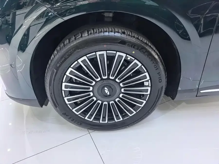 Chery Fengyun Fengyun T11 Fengyun T11 2026 220 Rear-Wheel Drive Dual IMAX Cinema Edition 2026 — миниатюра 2