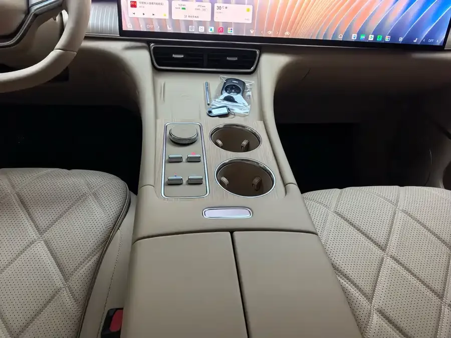 Chery Fengyun Fengyun T11 Fengyun T11 2026 220 Rear-Wheel Drive Dual IMAX Cinema Edition 2026 — миниатюра 4