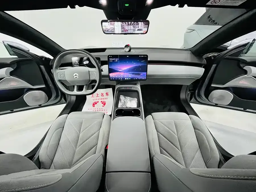 NIO ET5T NIO ET5T 2025 Champion Commemorative Edition 75kWh Touring 2026 — миниатюра 5