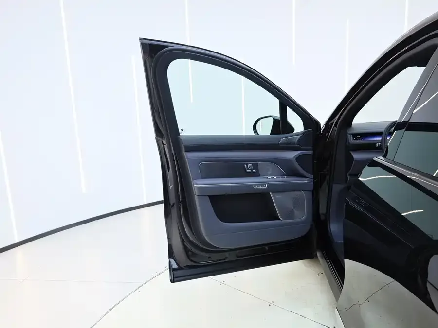 NIO ES8 NIO ES8 2026 Six-seat Executive Luxury Edition 2026 — миниатюра 3