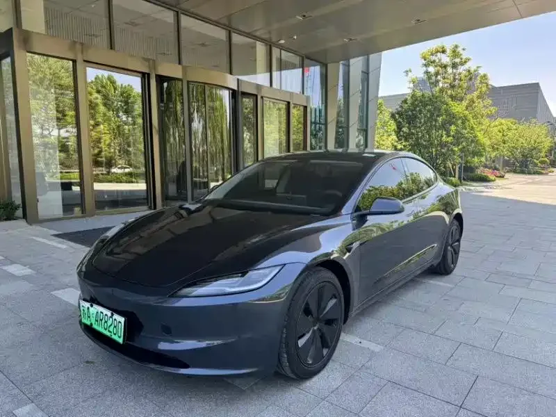 Tesla Model 3 2025