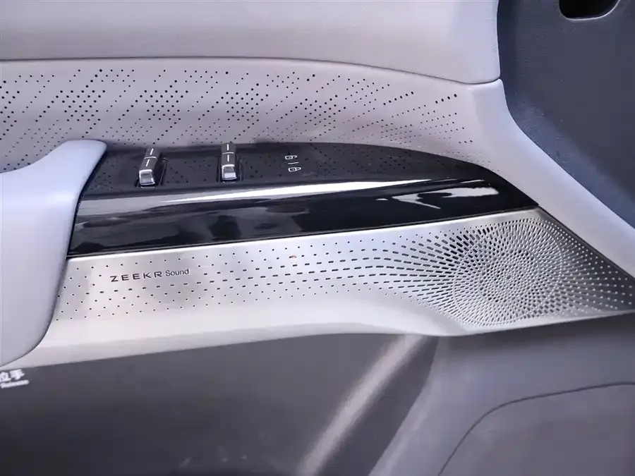 Zeekr 7X Zeekr 7X 2025 75kWh RWD Smart Driving Edition 2024 — миниатюра 5