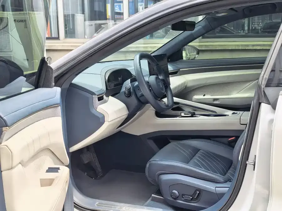 Zeekr 001 Zeekr 001 2024 YOU version 100kWh 4WD 2024 — миниатюра 4