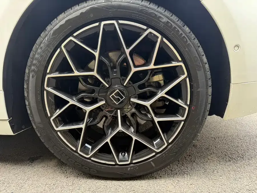Zeekr 001 Zeekr 001 2025 WE version 100kWh rear-wheel drive 2024 — миниатюра 3