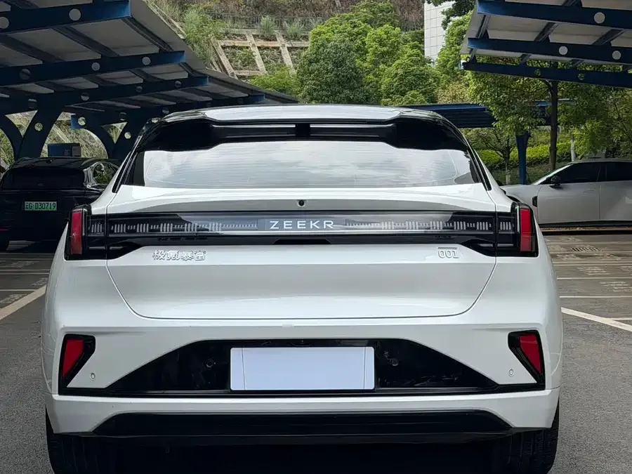 Zeekr 001 Zeekr 001 2025 WE version 100kWh rear-wheel drive 2024 — миниатюра 4