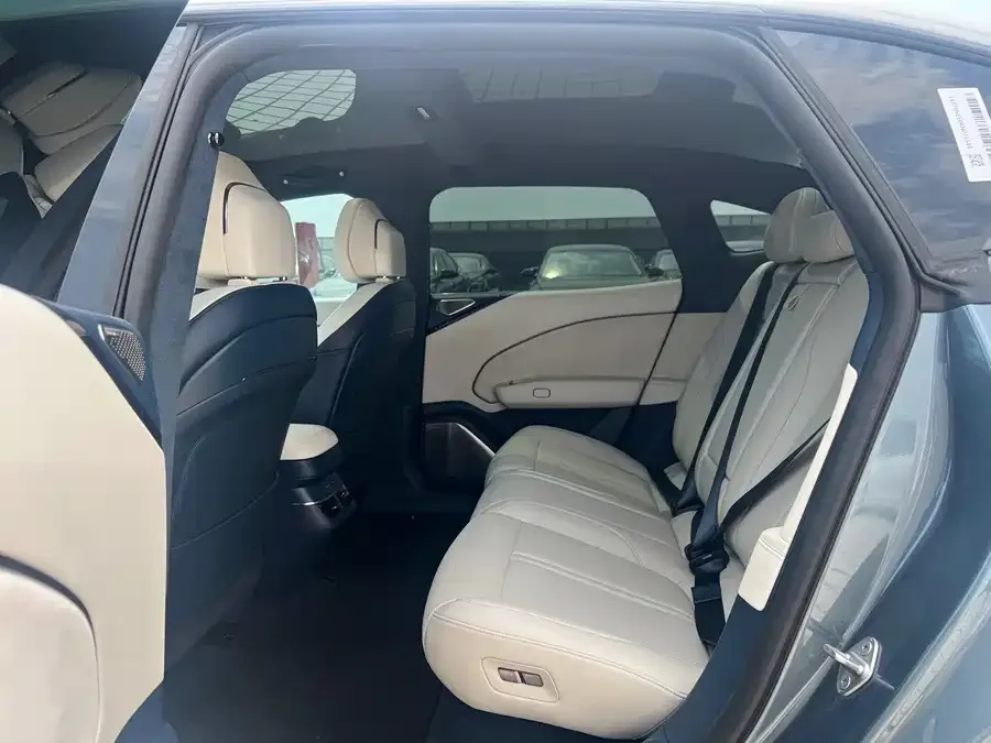 Zeekr 007 Zeekr 007 2024 4WD version 75kWh 2024 — миниатюра 3