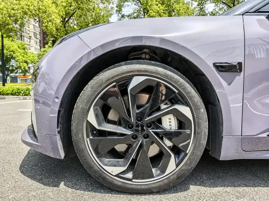 Zeekr 001 Zeekr 001 2024 WE version 100kWh rear-wheel drive 2024 — миниатюра 4