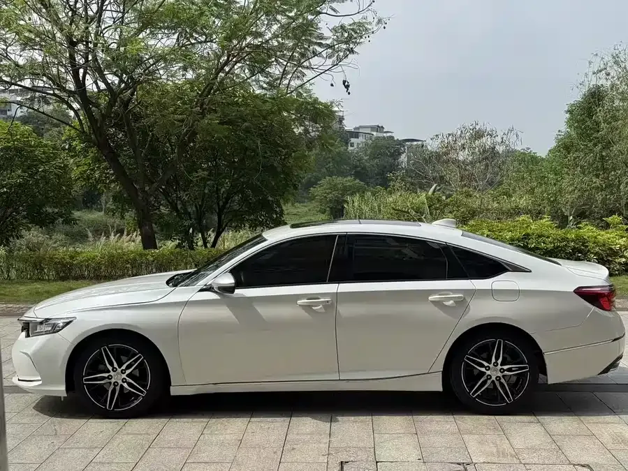 Honda Inspire 2022 Insignia 260TURBO Fine Edition 2022 — миниатюра 2