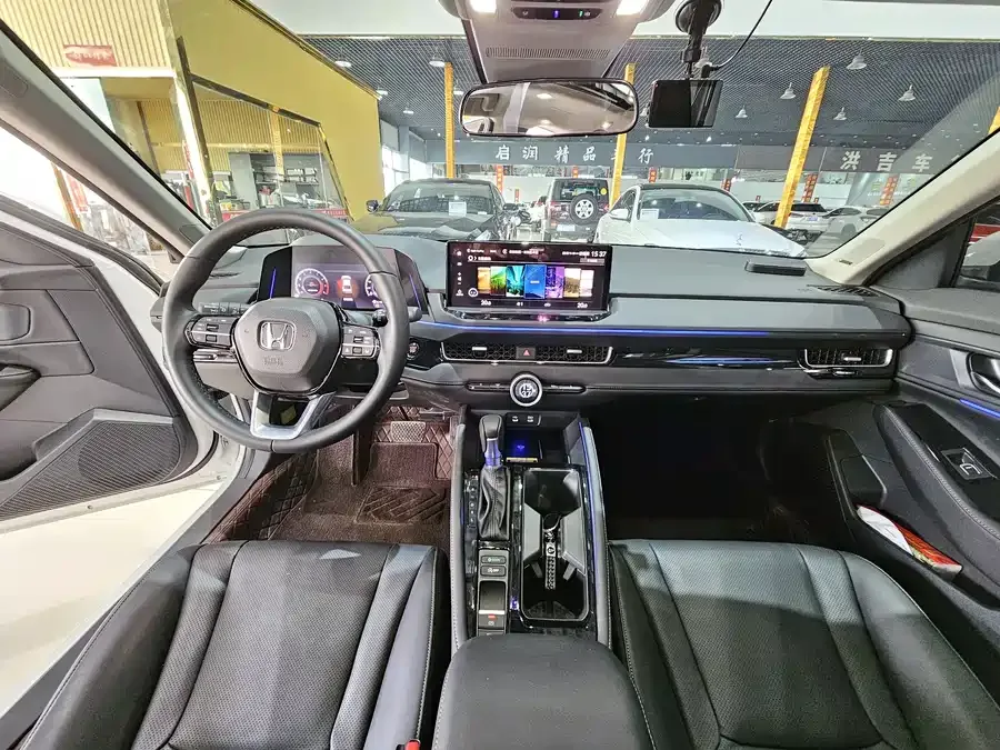 Honda Inspire 2024 Insignia 260TURBO Refined Edition 2024 — миниатюра 2