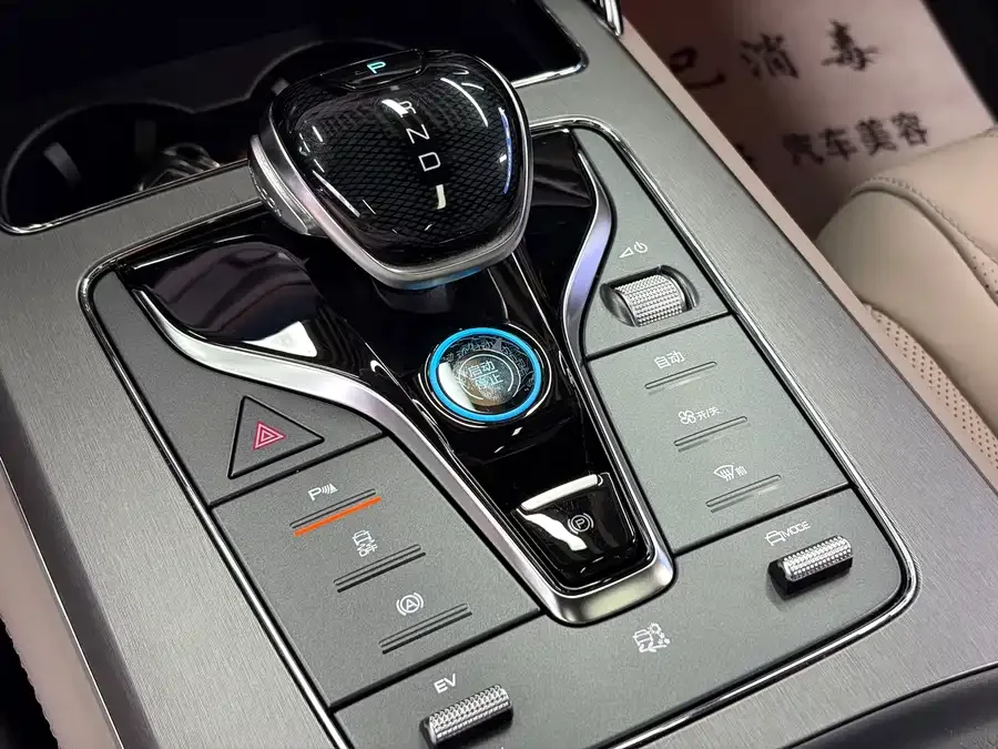 BYD Tang New Energy Tang New Energy 2024 DM-i Honor Edition 112KM Premium Edition 2024 — миниатюра 4