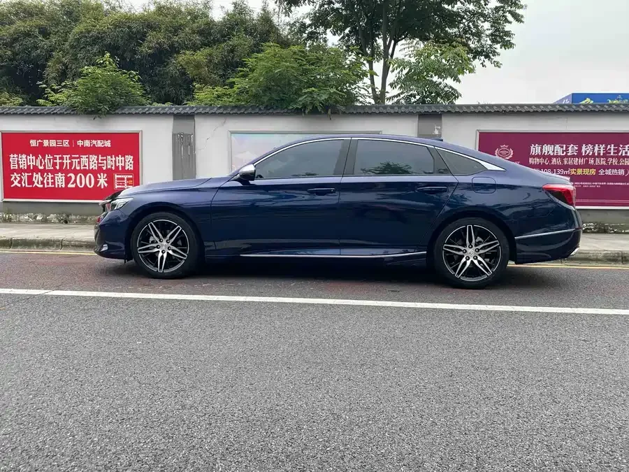 Honda Inspire 2022 Insignia 260TURBO Fine Edition 2022 — миниатюра 3